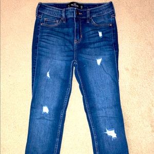 Junior’s size 1S jeans from Hollister.